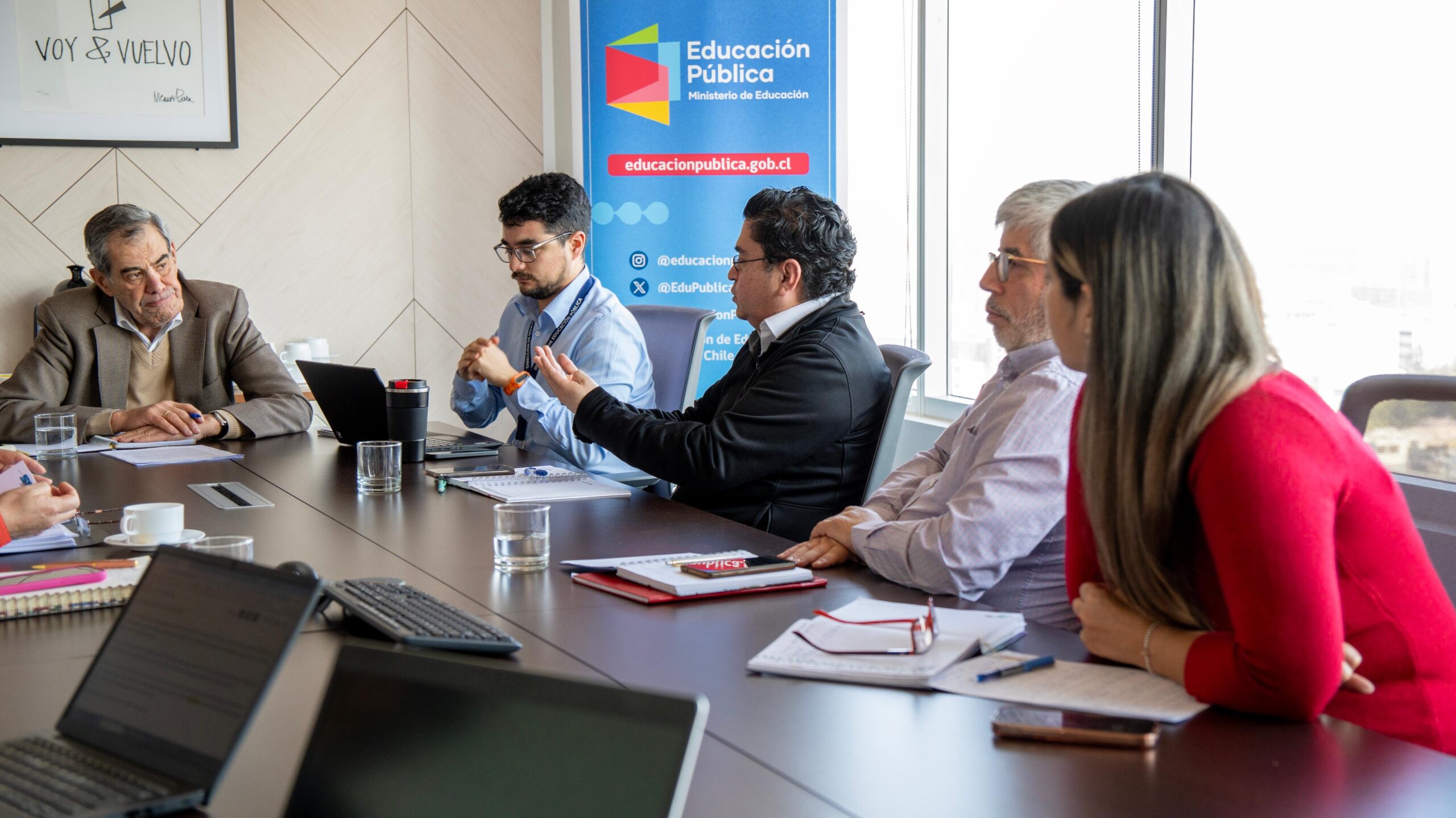 Director Rodrigo Egaña se reúne con las y los asistentes de la educación de Magallanes para fortalecer trabajo colaborativo