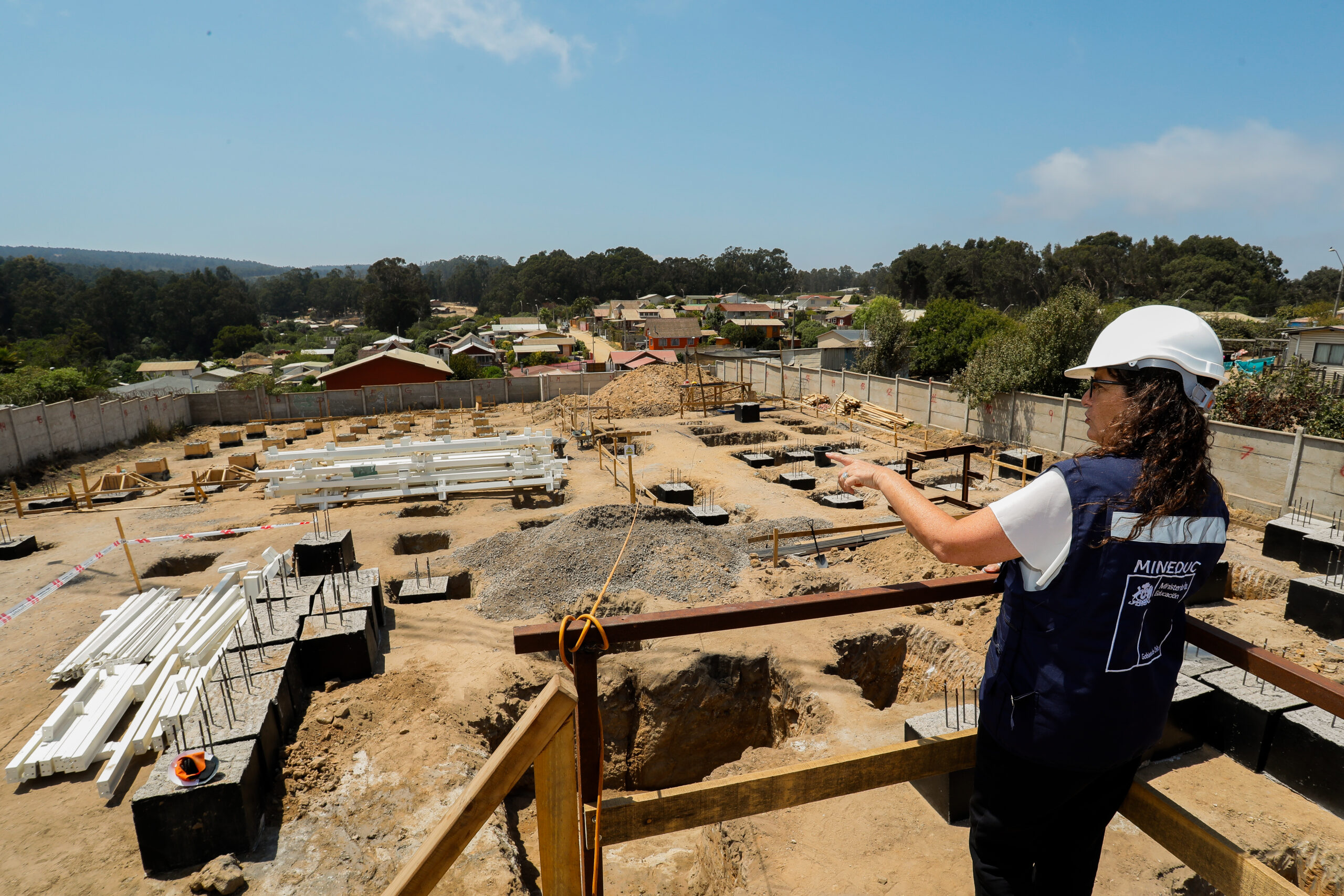 Ministra (s) Alejandra Arratia supervisó avances en obras para ampliar educación en El Tabo y Algarrobo