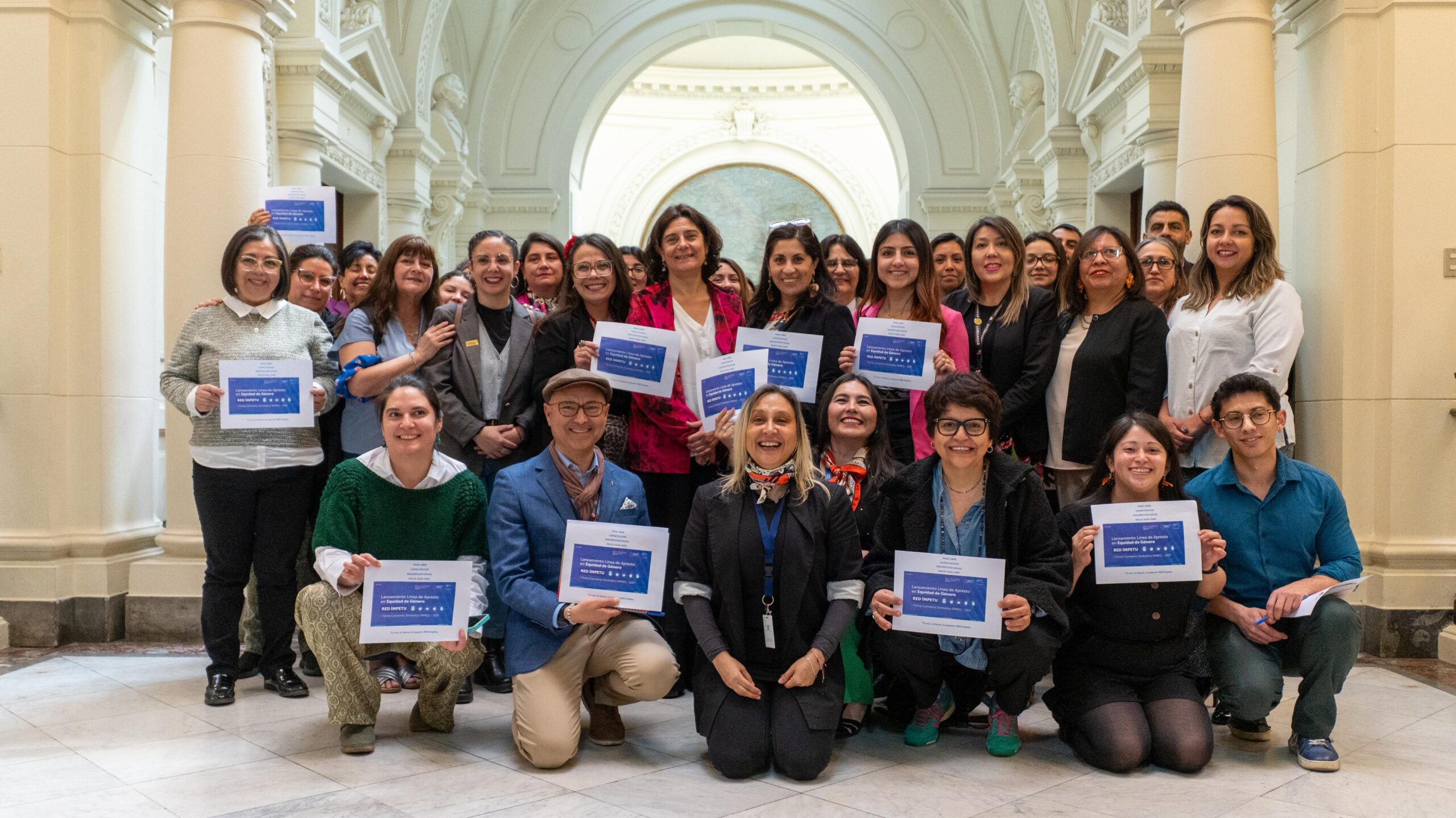Dirección de Educación Pública y Ministerio de la Mujer impulsan alianza para fortalecer la capacitación en género en los SLEP