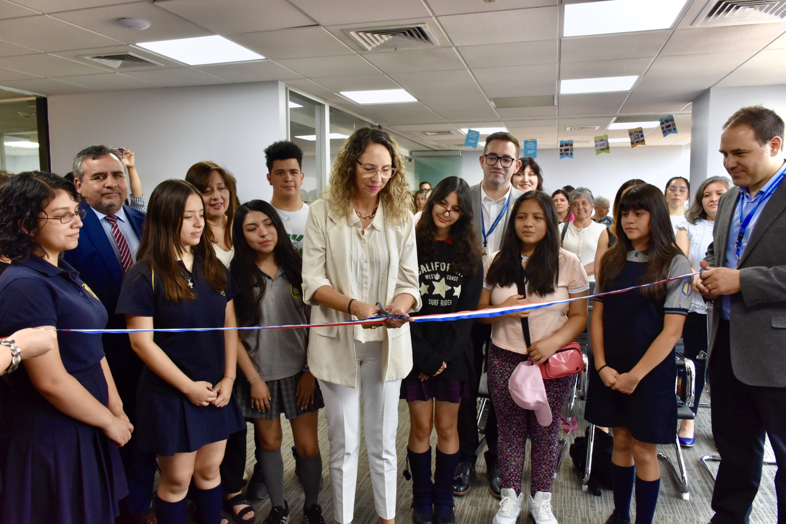 Más de $2.800 millones en infraestructura, capacitación y equipamiento anunció el SLEP Santiago Centro