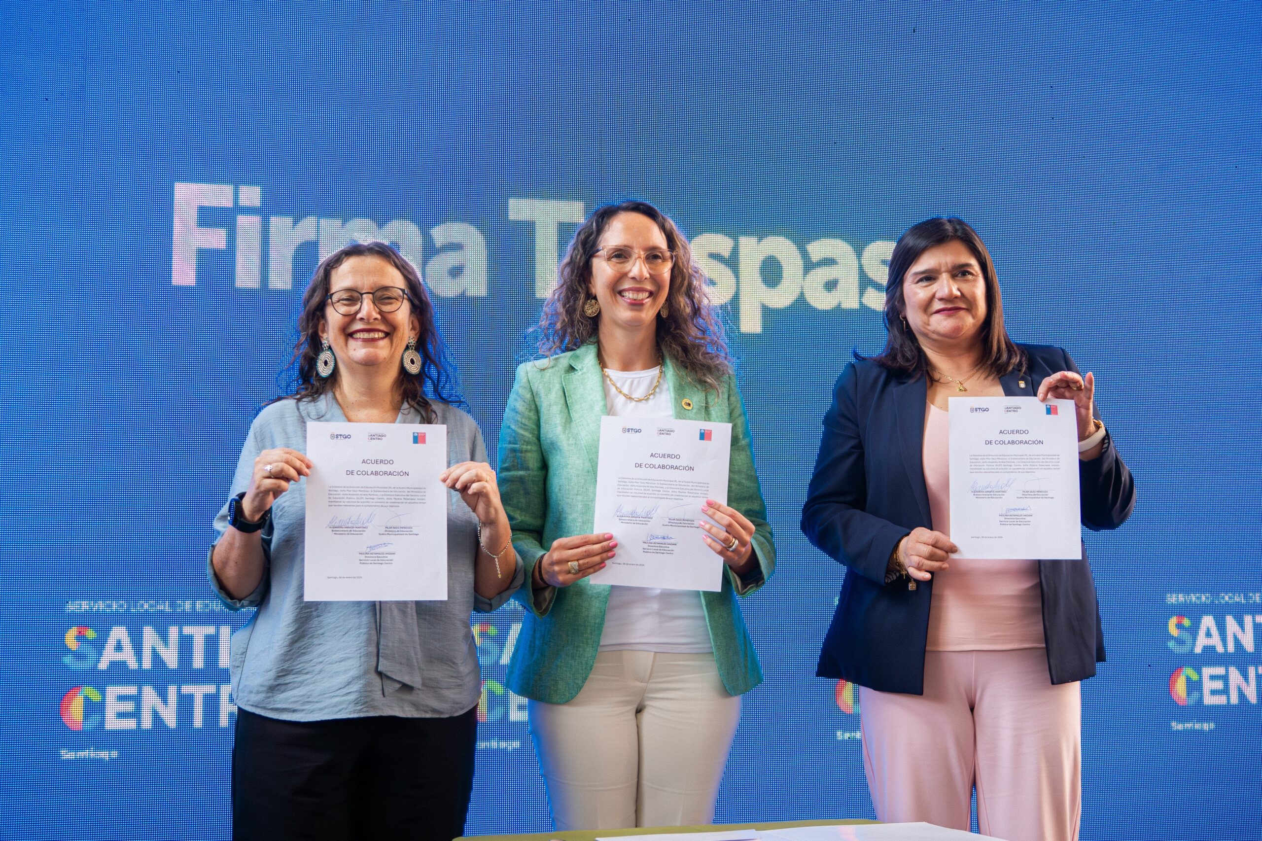 SLEP Santiago Centro asumió formalmente la administración de 43 escuelas y liceos públicos de la comuna